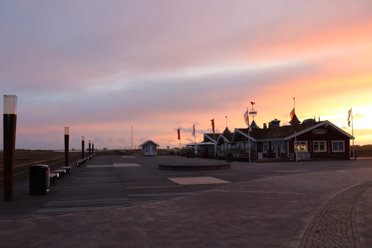 Seebrücke von St. Peter-Ording bei Abendstimmung
